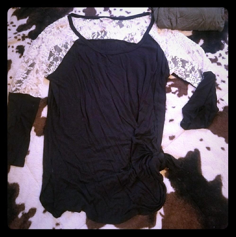 Long sleeve blouse with shoulder lace.